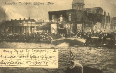 13-14 Σεπτεμβρίου. Η Σμύρνη στις φλόγες. Στην Προκυμαία οι κάτοικοι αγωνίζονται για μία θέση στις βάρκες.